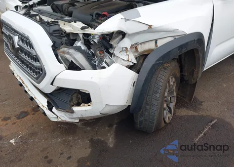 2017 Toyota Tacoma Trd Sport z USA, uszkodzony, nr VIN 3TMCZ5AN9HM102058